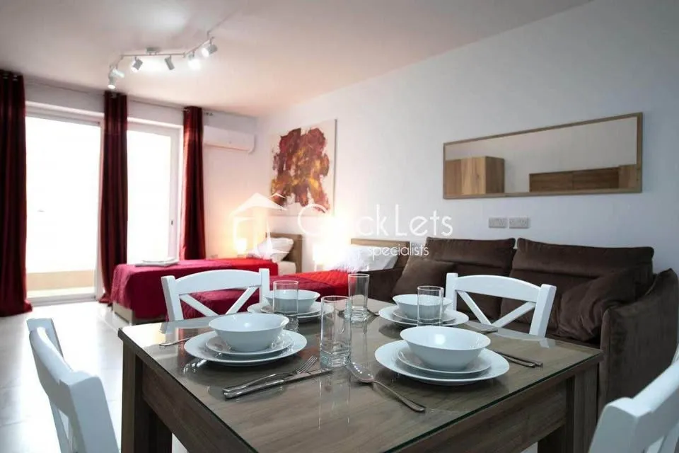 STUDIO TO LET – PIETÀ