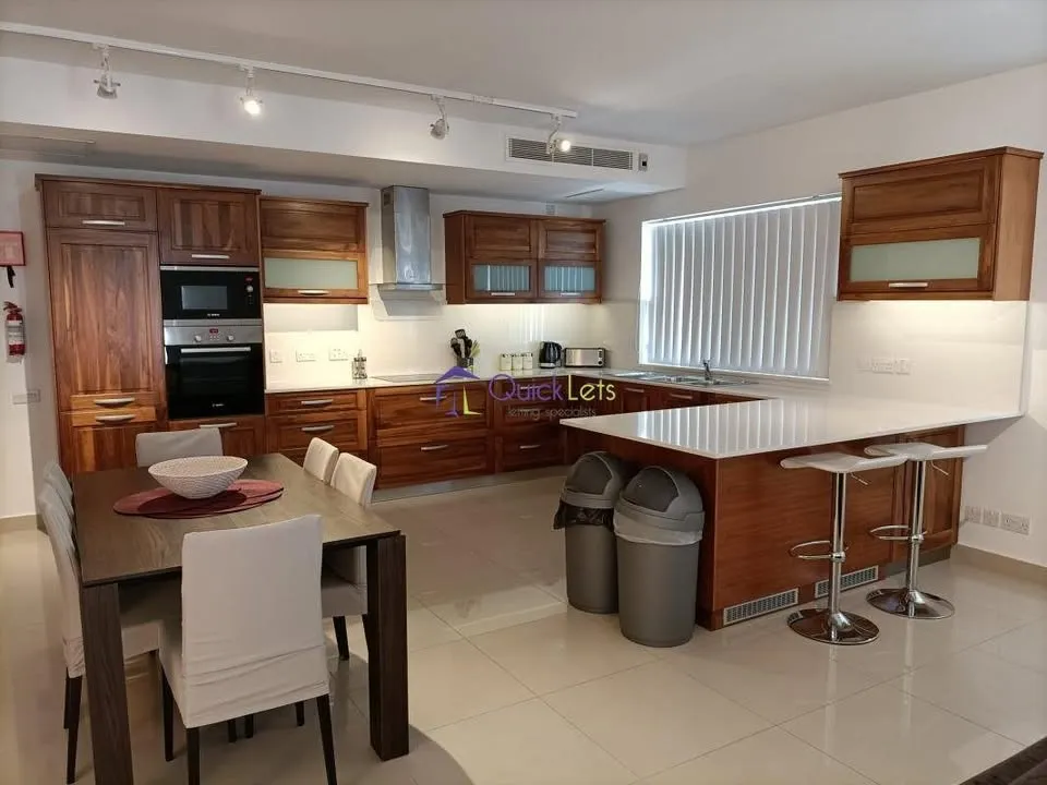 Modern Two Double Bedroom Apartment - SWIEQI