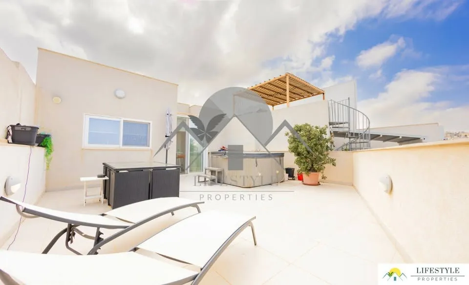 Swieqi 1 Double Bedroom Spacious Highly Finished Penthouse