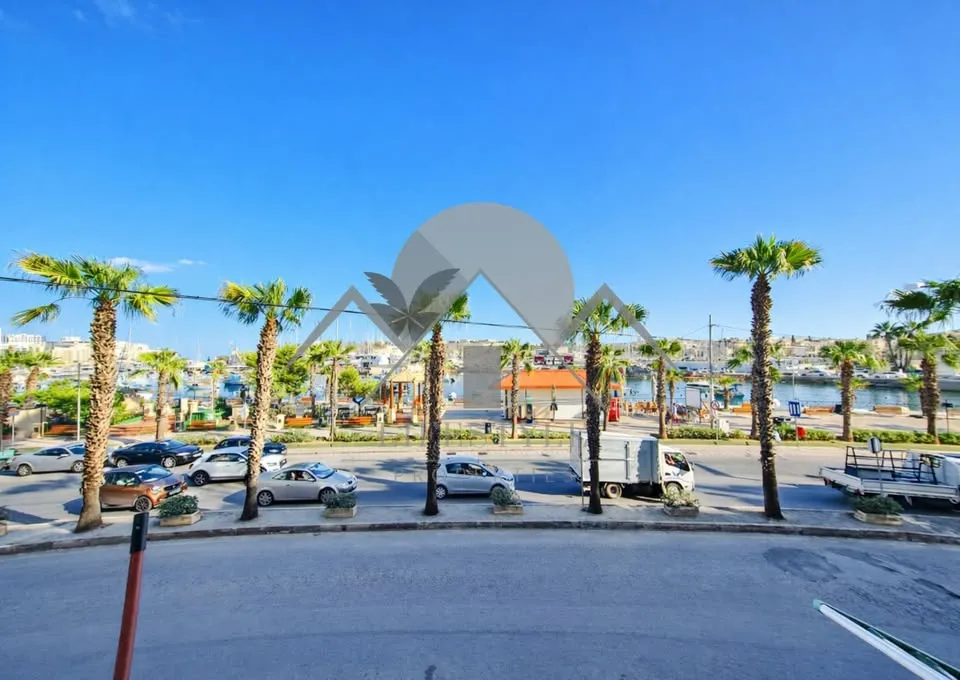 Gzira 1 Double Bedroom Modern Seafront Apartment!