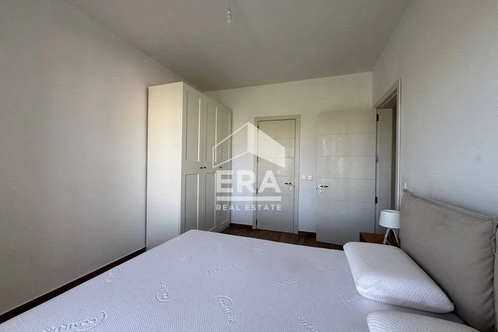 Bright 2 Bedroom Apartment with Stunning Country Views
