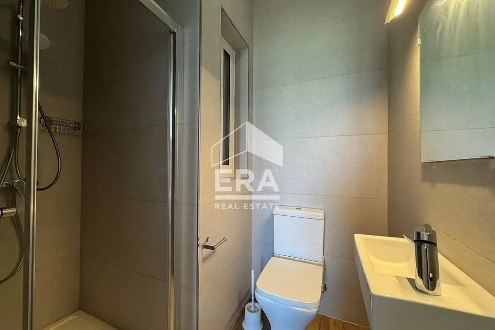 Bright 2 Bedroom Apartment with Stunning Country Views