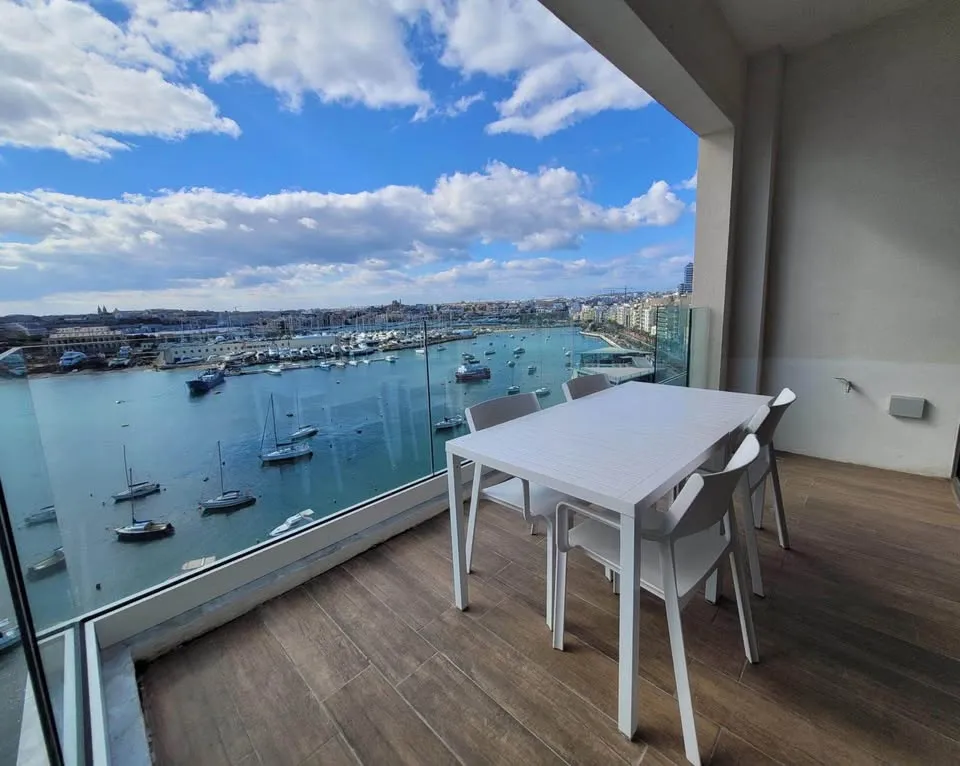 Sliema €3500 included car space - 2 bed - 3 bath
