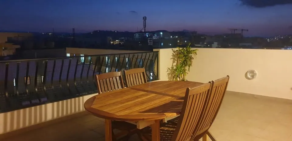 Amazing penthouse in Qawra for long let