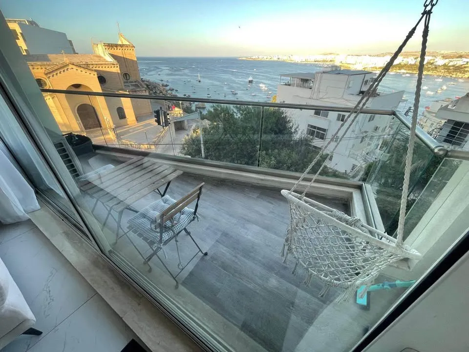 Seafront 3 Bedroom Apartment in Xemxija