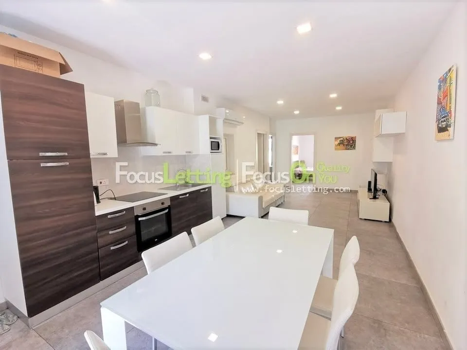 2 BEDROOM APARTMENT AVAILABLE NOW!
