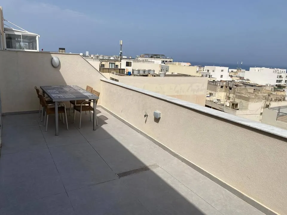 QAWRA - 2 BEDROOMS PENTHOUSE FOR RENT