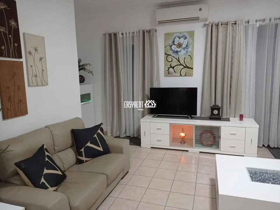 Sea view 3-bedroom deluxe apartment in Marsaskala