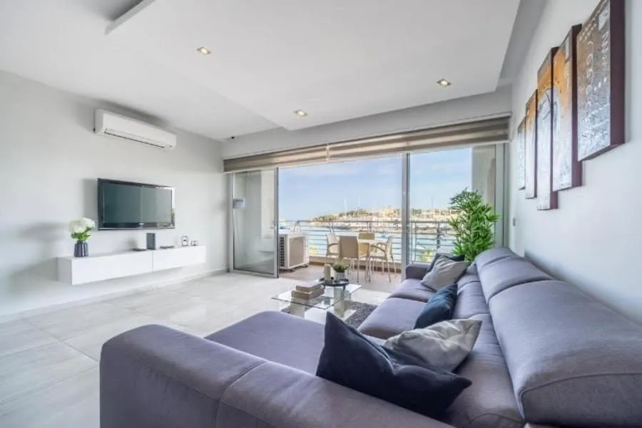 GZIRA - SEAFRONT APARTMENT FOR RENT