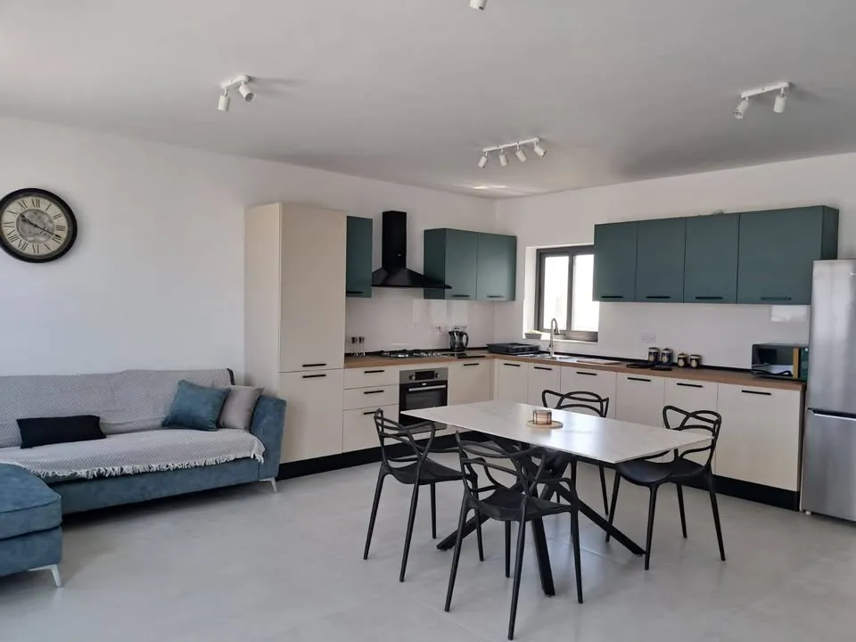 2 bedroom Top floor apartment Siggiewi