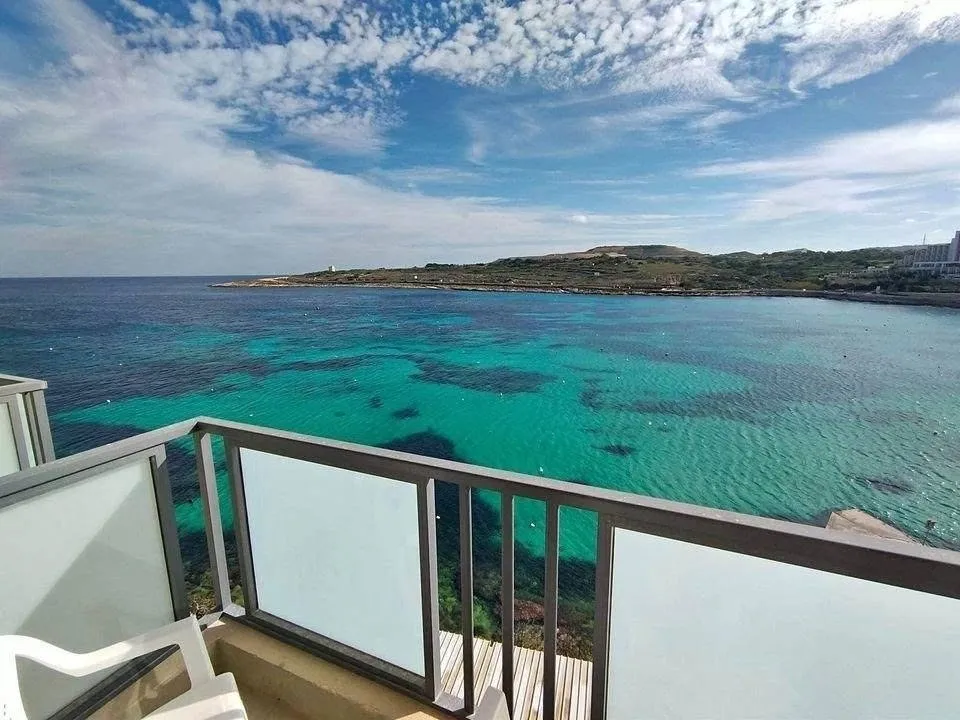 Apartment Just Steps Away from the Sea in Qawra