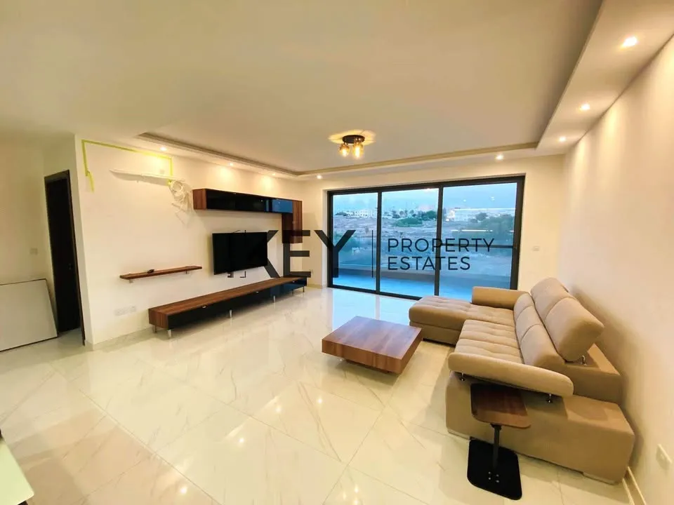 Modern and Spacious 3 Bedroom Apartment in Għajnsielem