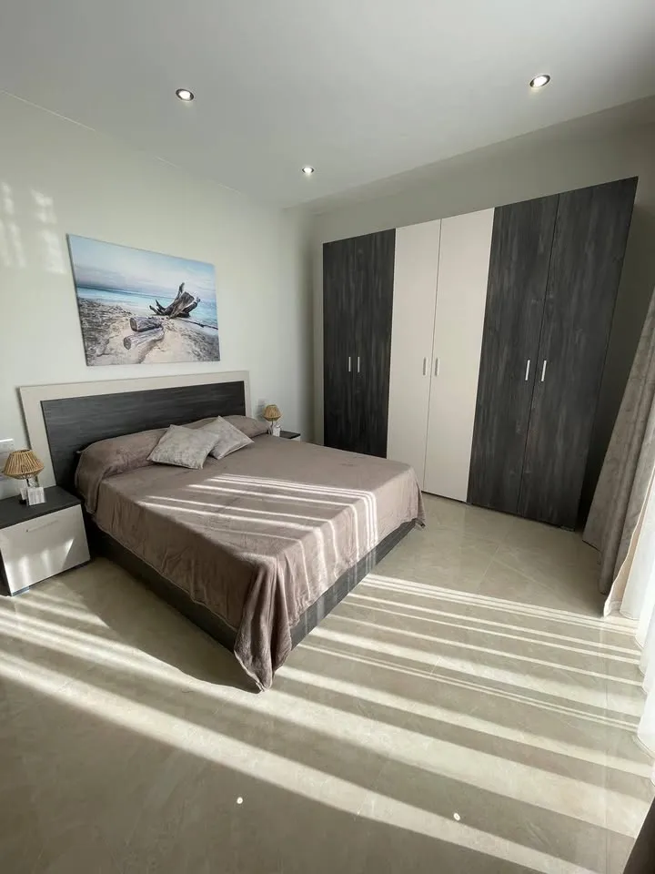 Spacious Double Bedroom with Private Bathroom & Balcony - Zebbug