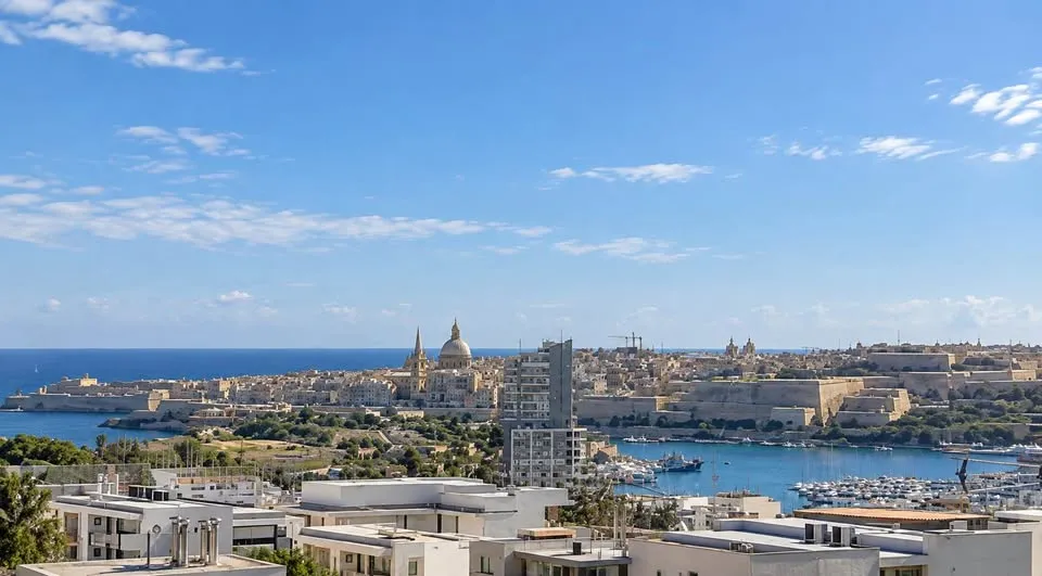 Stunning very spacious 3 double bedroom apartment