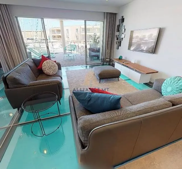 Luxury Apartment in Portomaso Laguna, St. Julian's with Sea Views