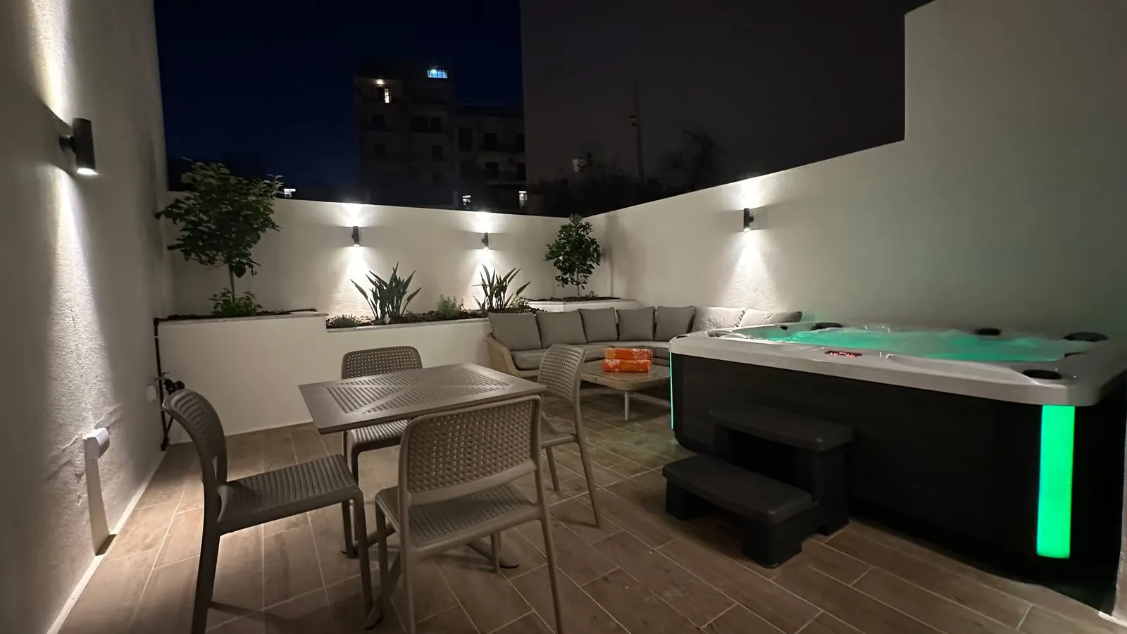 Prime Seafront Apartment for rent– Sliema