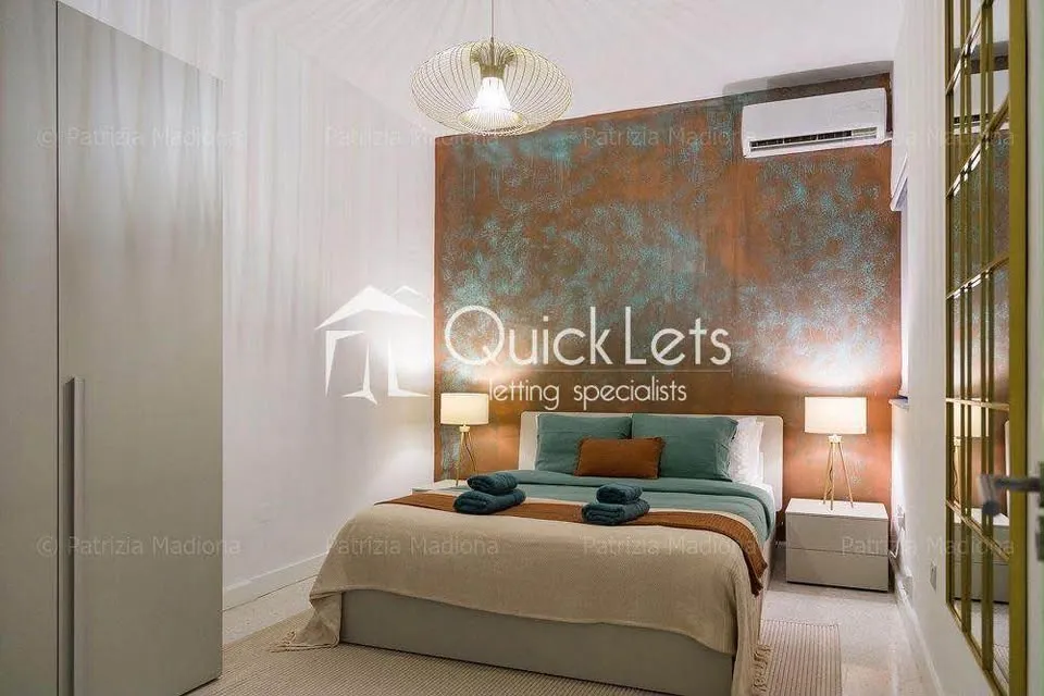 Modern 2 bedrooms & 2 bathrooms apartment