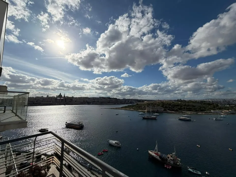 Sliema – Spacious 2-bedroom penthouse