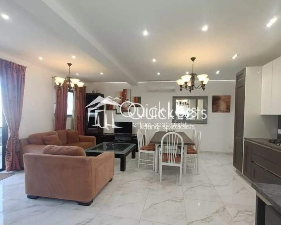 Naxxar - Room available first October