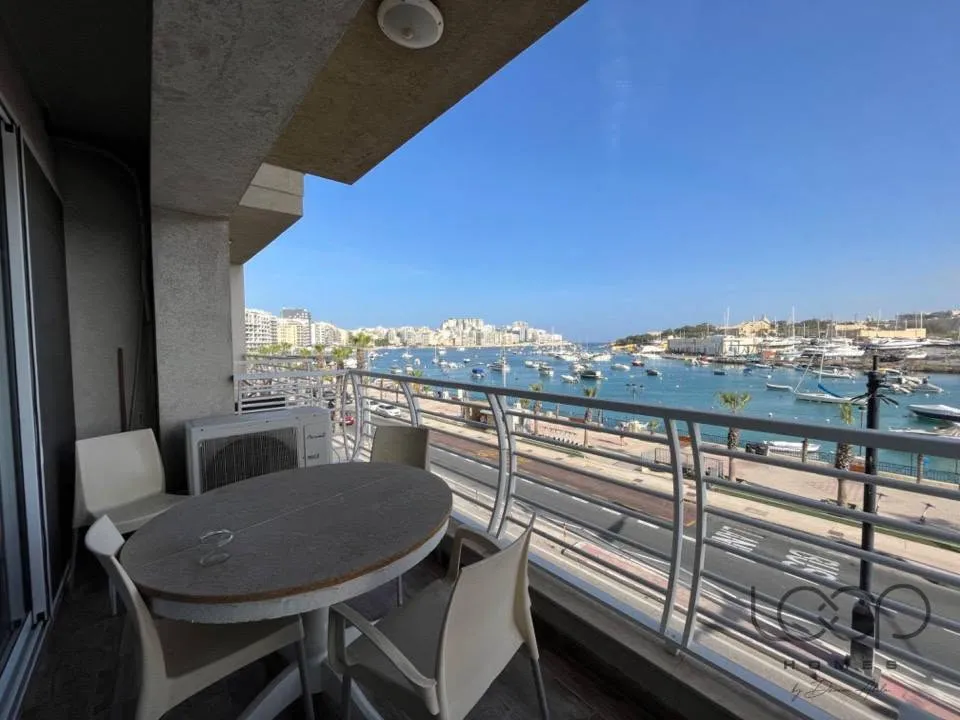 Seafront 3 Bedroom Apartment in Gzira