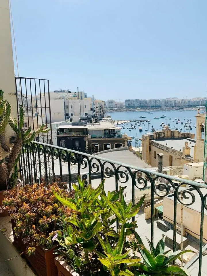 Beautiful 3-Bedroom House with Sea Views in St Julians