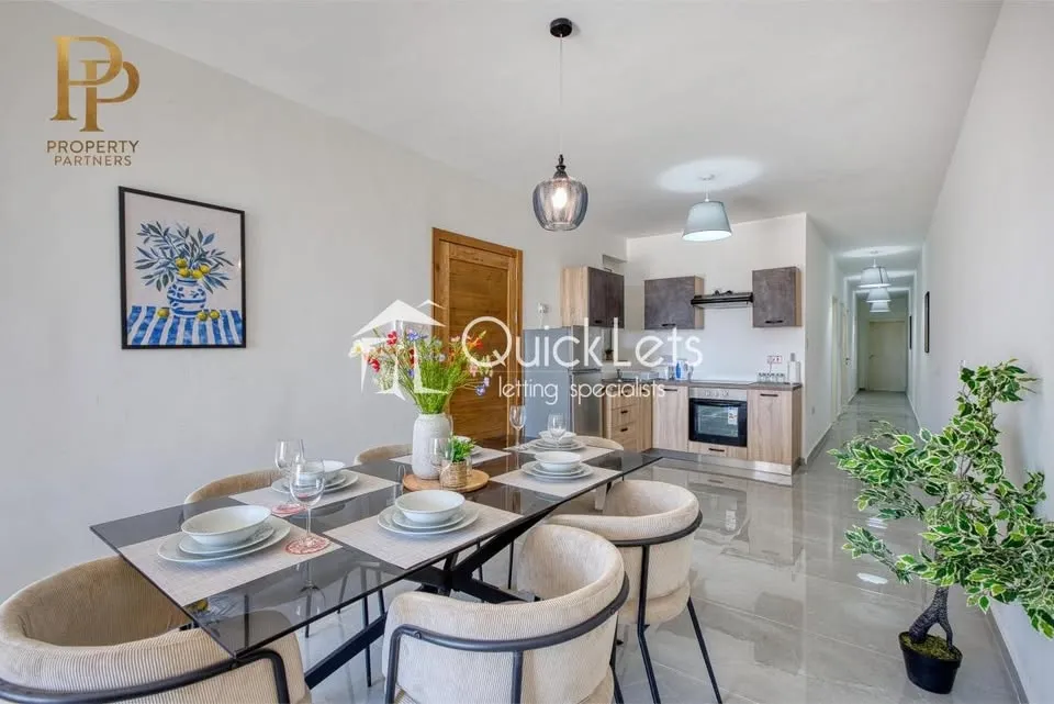 MARSASKALA | ROOM WITH PRIVATE BATHROOM