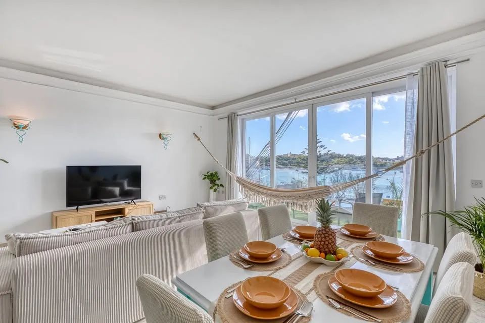 SLIEMA | SEAFRONT 3-BEDROOM APARTMENT