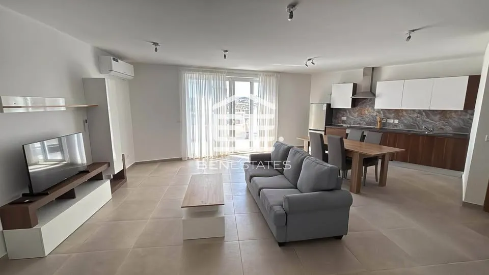 Fully furnished 2-bedroom penthouse in Qawra