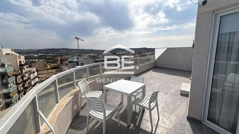 Modern, spacious and fully furnished penthouse in Qawra