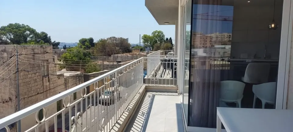 Modern 3 bed & 2 bath apartment in St Julians