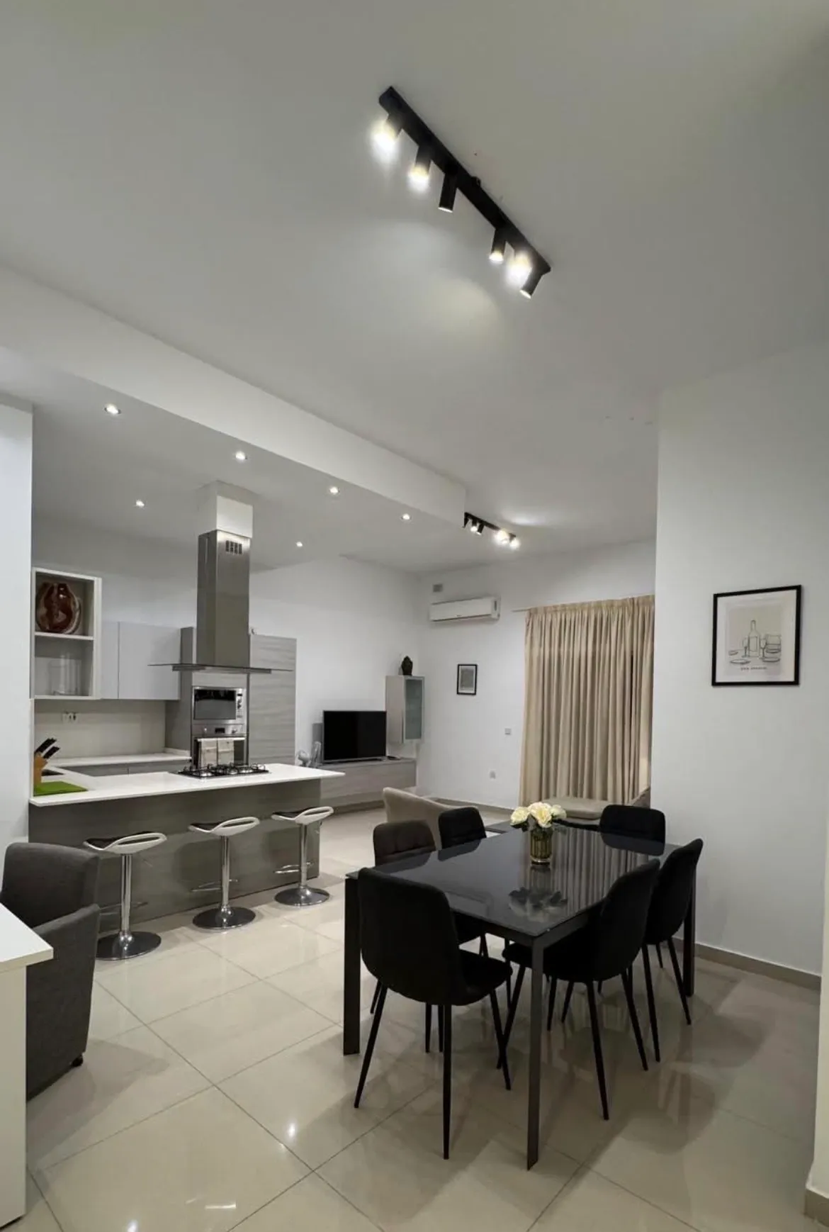 Modern 3 bedroom & 2 bathroom apartment in Swieqi – €1800, available now!