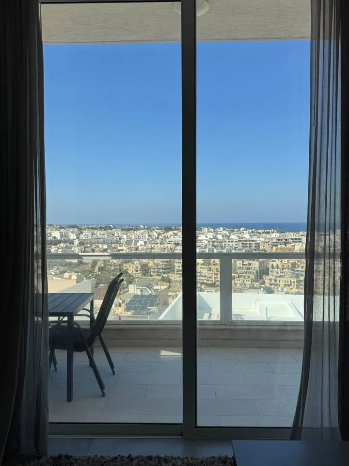 St Julian’s highly furnished 2 bedroom apartment