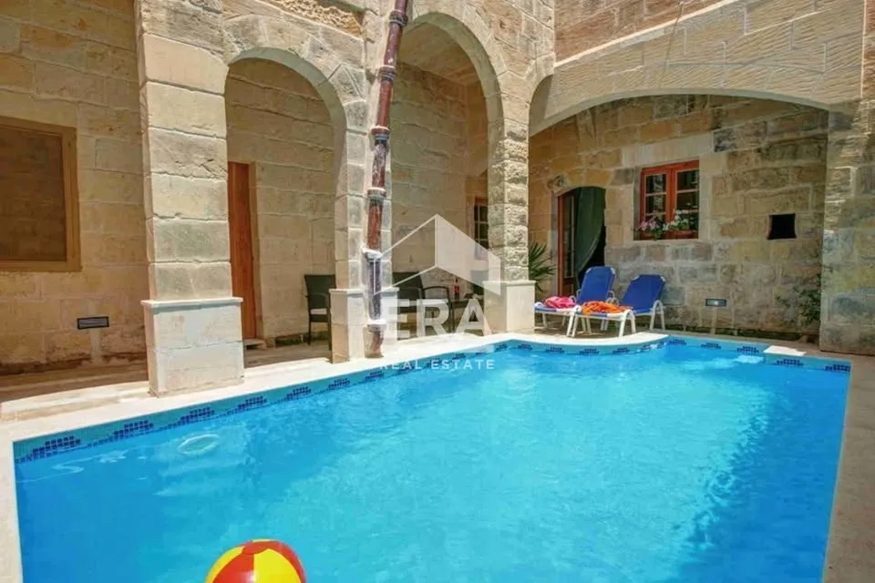 4-Bedroom Farmhouse with Pool & Stunning Rooftop Views – Ta’ Kerċem, Gozo