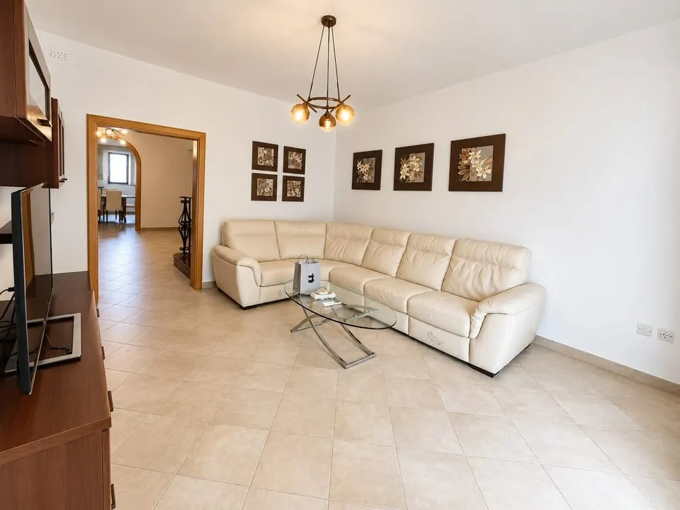 Modern 2-bedroom apartment in Birkirkara