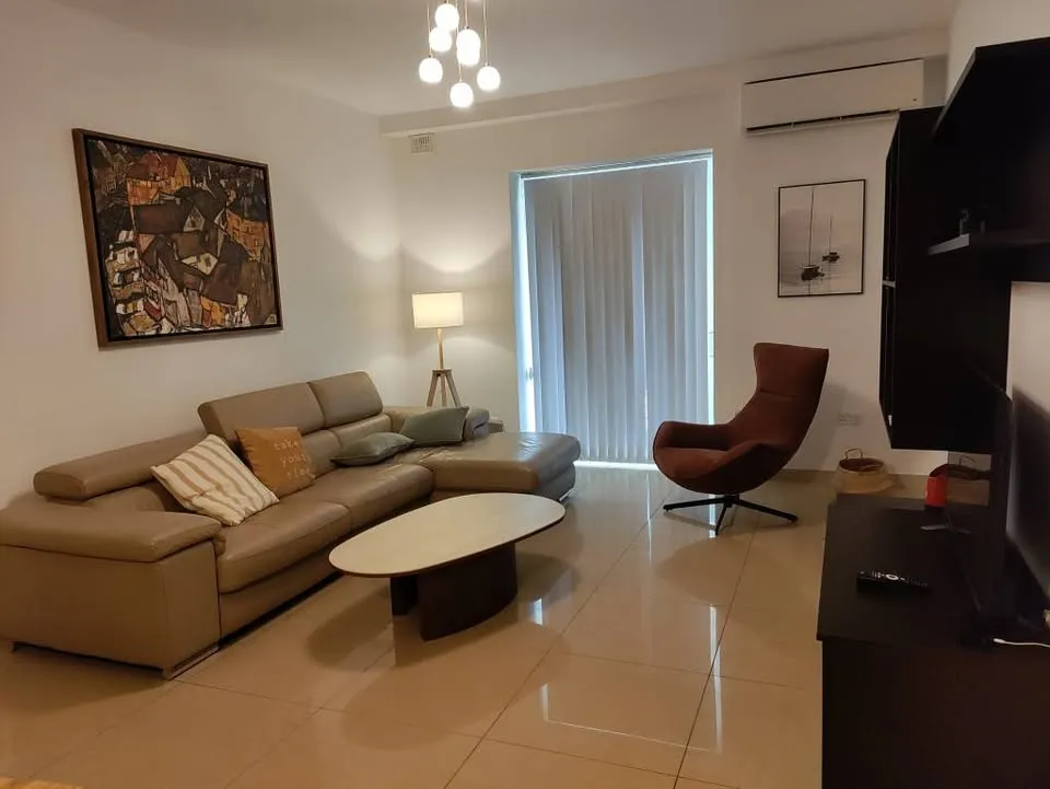 Recently refurbished 3-bedroom apartment in Savoy Gardens, Gzira