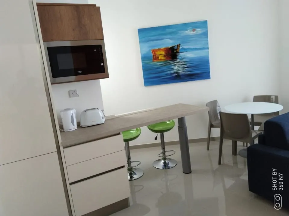 Modern 2 bed and 2 bath PENTHOUSE WITH NICE TERRACE in Iklin