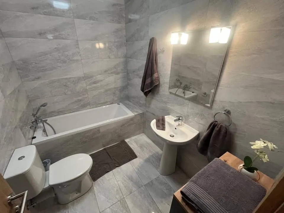 Modern 2 bed 2 bath Elevated Ground Floor Maisonette in St Julians