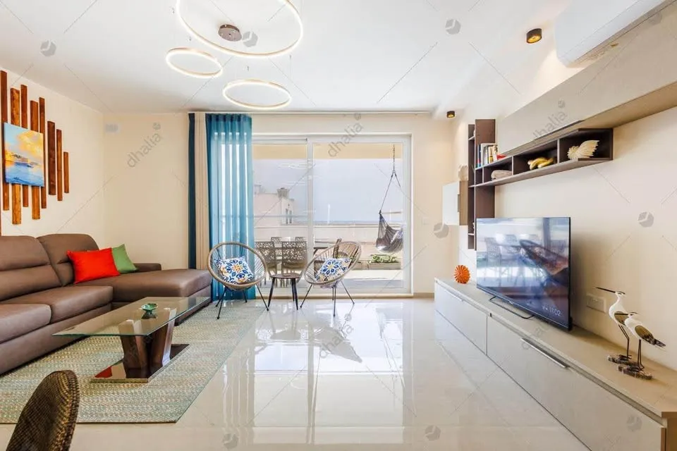 Spacious and recently renovated two-bedroom apartment in Marsascala