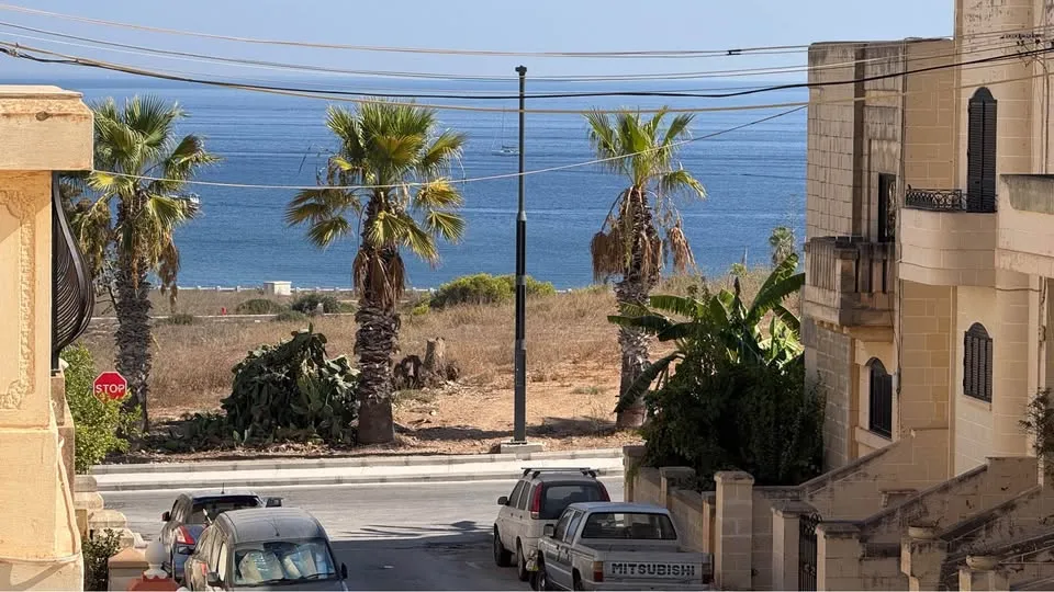 3 bedroom apartment in Pembroke for rent