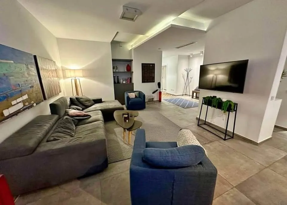NEWLY FINISHED 3 BED 2 BATH