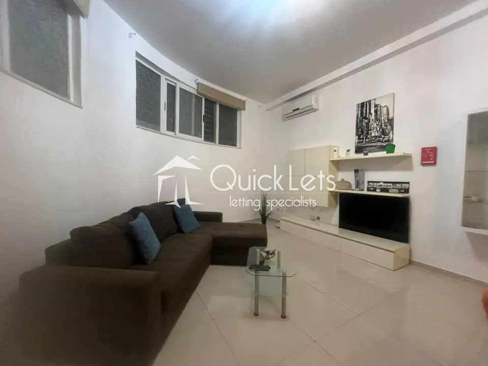 Spacious three-bedroom apartment in Swieqi
