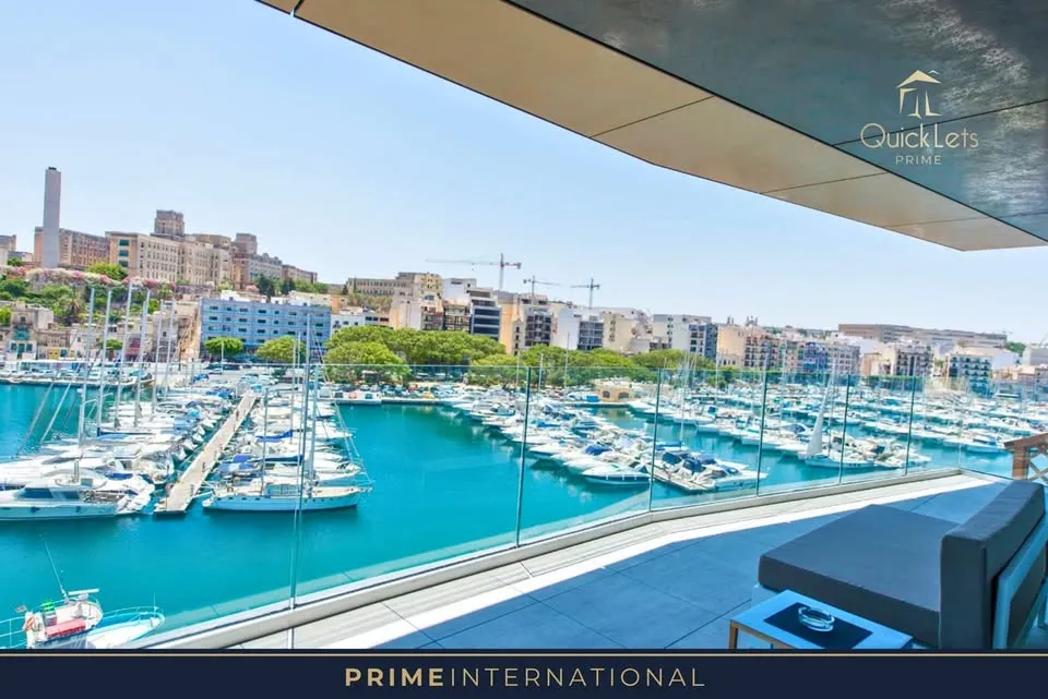 TA' XBIEX | Designer-Finished Three-Bedroom Seafront Apartment