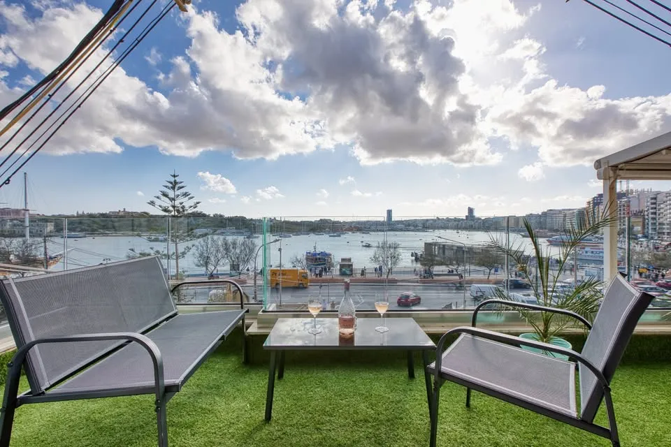 SLIEMA | SEAFRONT 3-BEDROOM APARTMENT