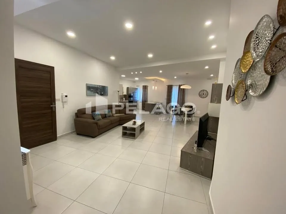 LARGE 3 Bedroom Apartment | 2 Bathrooms near Balluta