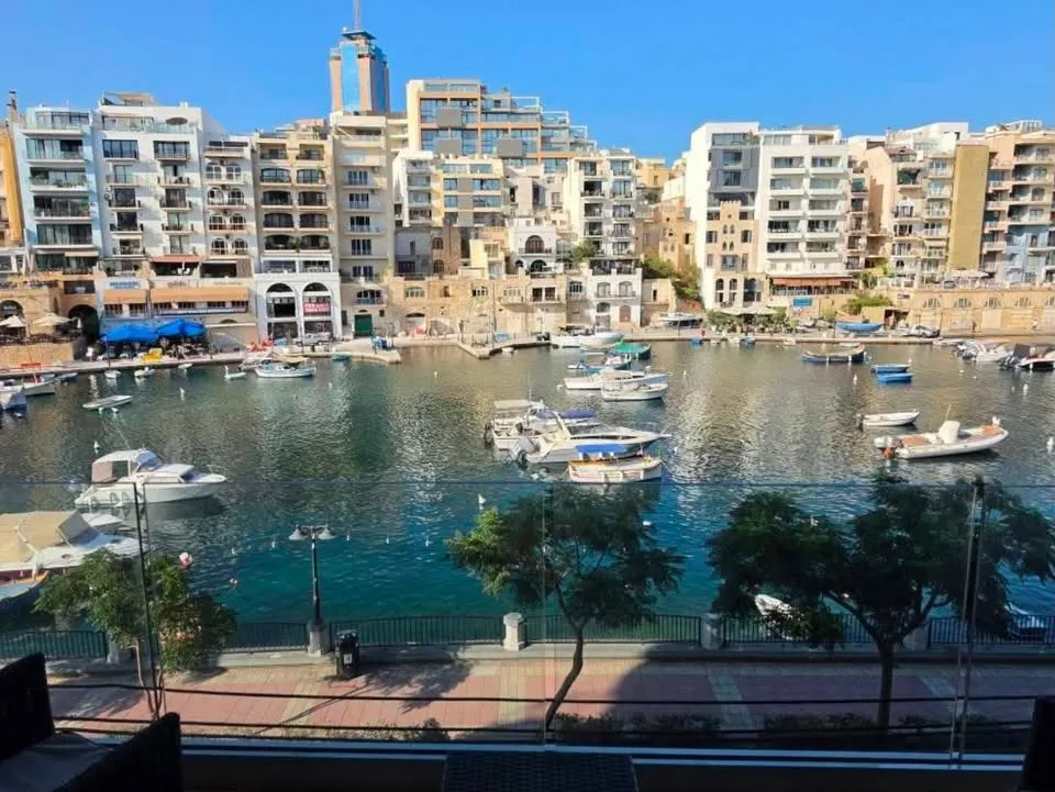 Modern 2 bed and 2 bath SEA FRONT APARTMENT in St Julians