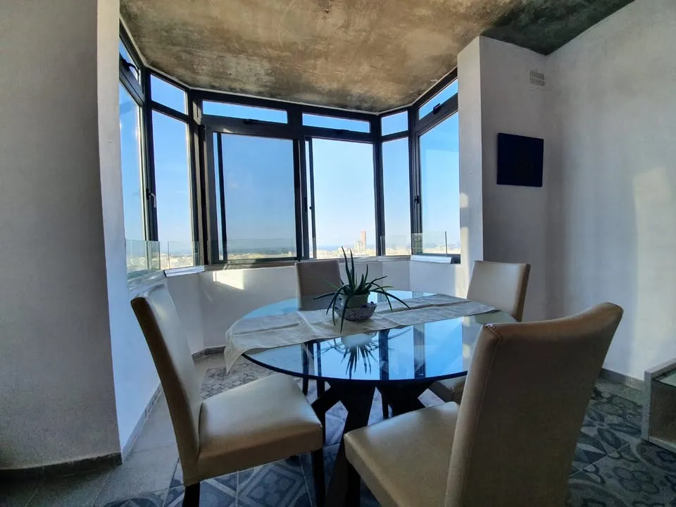 Modern 1 bedroom & 1 bathroom + study, Apartment in San Gwann