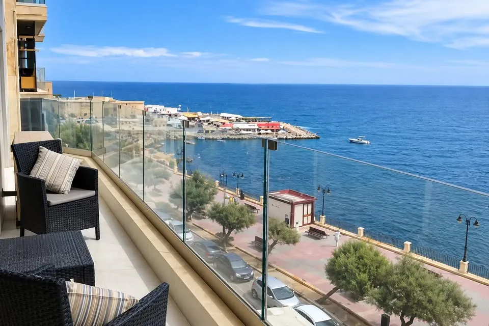 SLIEMA APARTMENT 3.500 3 BEDROOMS 2 BATHROOMS AVAILABLE NOW Sea View Fully-furnished AC Dishwasher See less