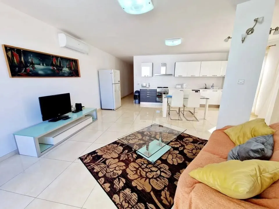 Modern & Bright 2-Bedroom Apartment in Buġibba – €1,400/month