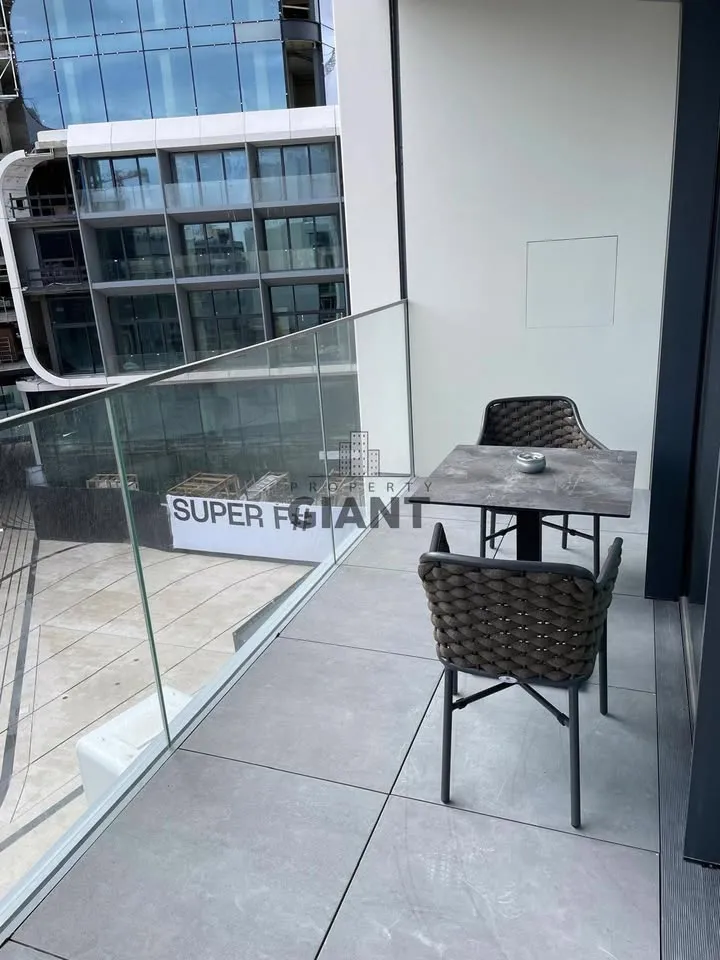Lovely 1 bedroom apartment at the prestigious MERCURY TOWER!