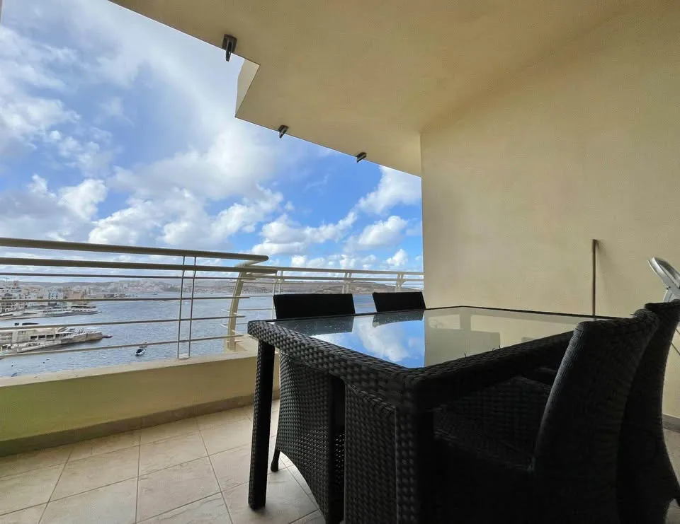 Modern 2 Bedroom Apartment in Bugibba